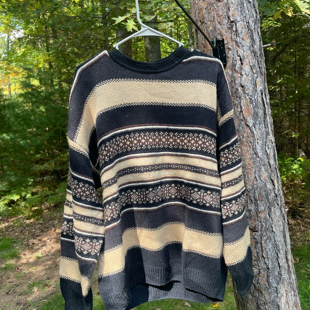 Roundtree & Yorke Black and Cream Patterned Crewneck Sweater